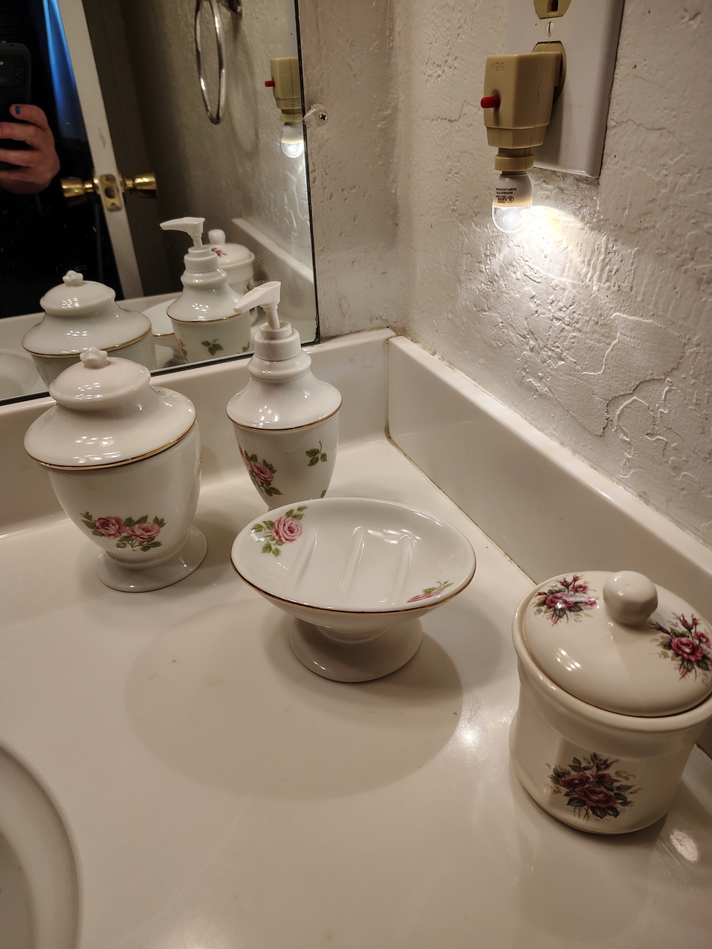 Classic Floral Ceramic Soap Dish and Bath Accessory Set - White with Pink Roses - Picture 3 of 4